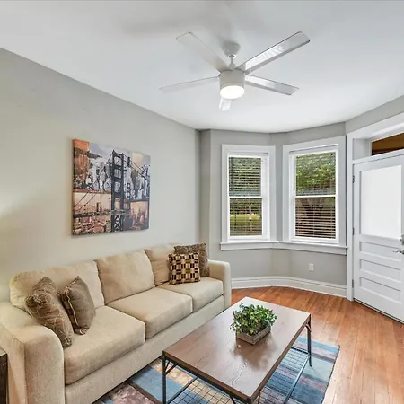 Stunning Townhome In The Grove - 918